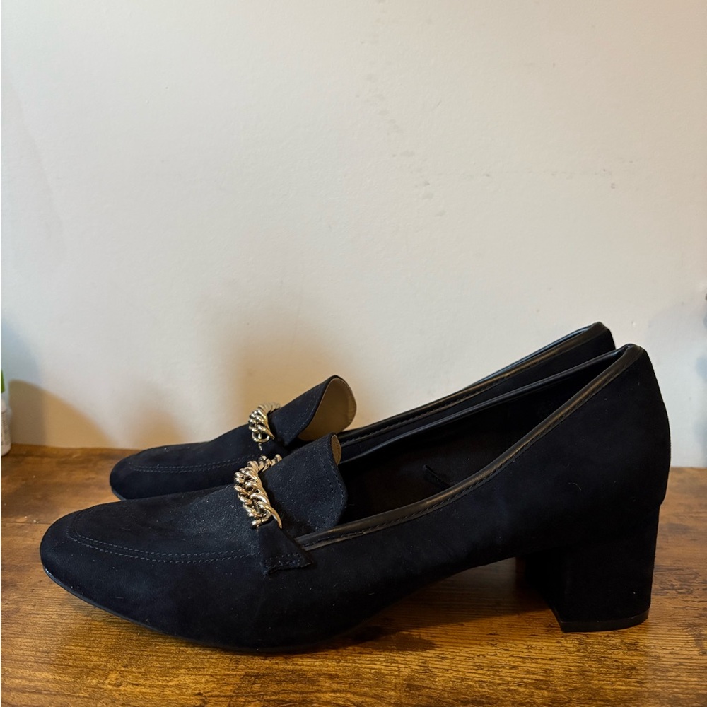 Liz Claiborne Black Suede Loafers with Gold Chain